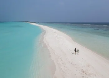 Dhigurah beach